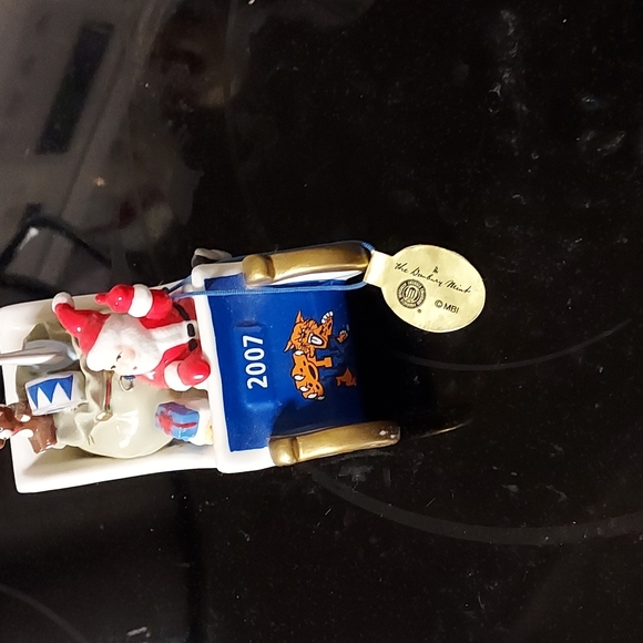 COPY - Danbury Mint 2007 University of Kentucky Christmas Sleigh - Picture 2 of 2